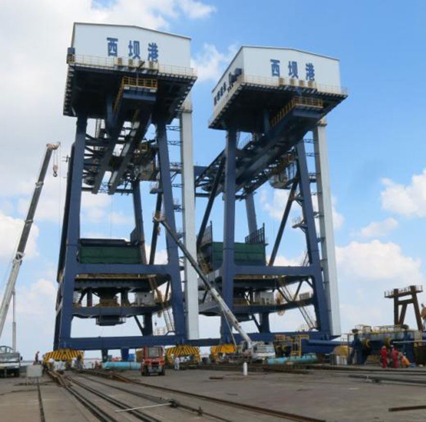 黄金城网站机电南京西坝两台1500t/h卸船机顺遂完工