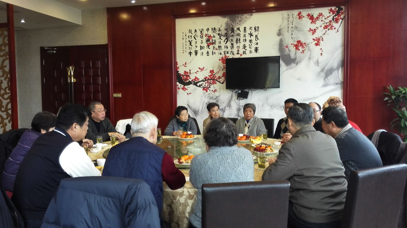 黄金城网站机电约请退休老同志座谈