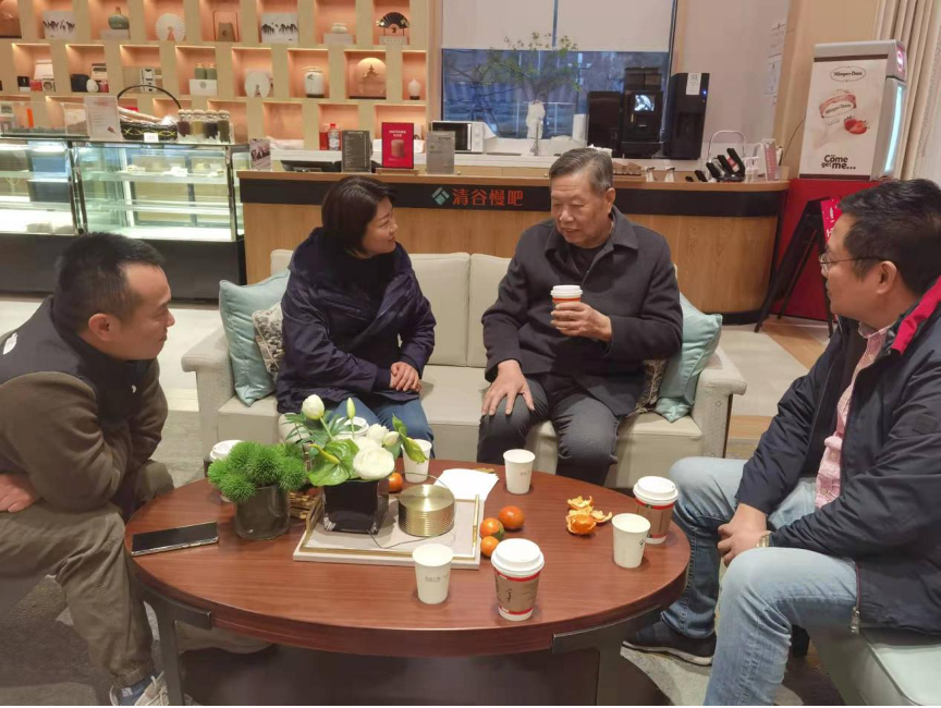 黄金城网站机电向导探望慰问公司退休老向导
