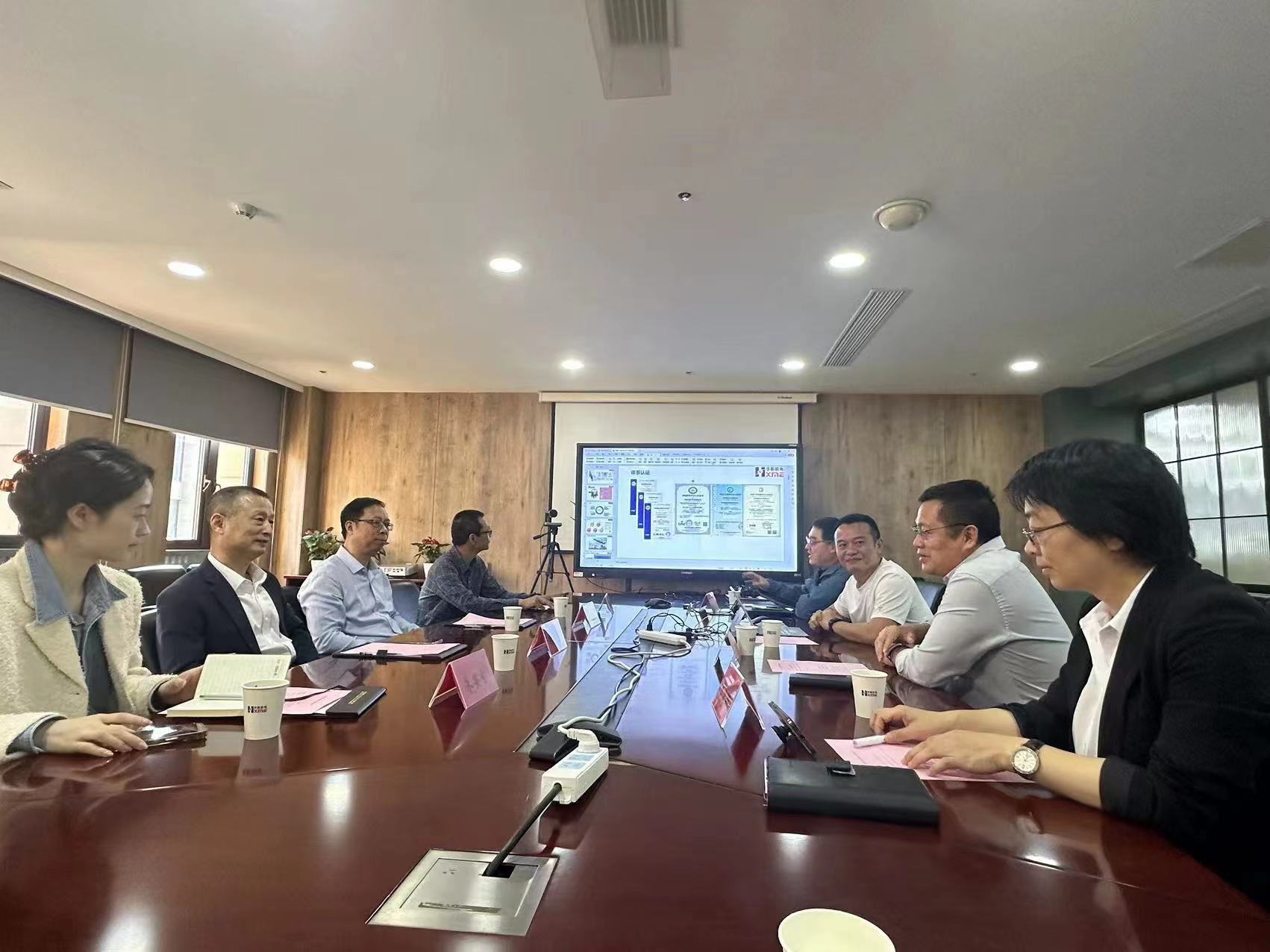 向导眷注｜杭州市经信局高端装备随处长魏兆宏一行莅临黄金城网站机电调研指导