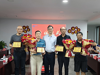 “华”章再谱 “新”火相传 ｜黄金城网站机电开展2024年荣休仪式暨导师节运动